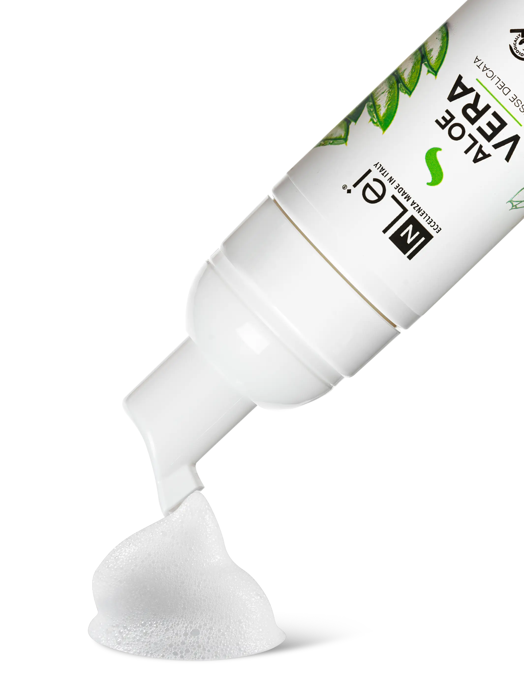Mousse InLei® Aloe Vera de 50ml vertiendo espuma limpiadora sin aceite para pestañas, cejas y rostro