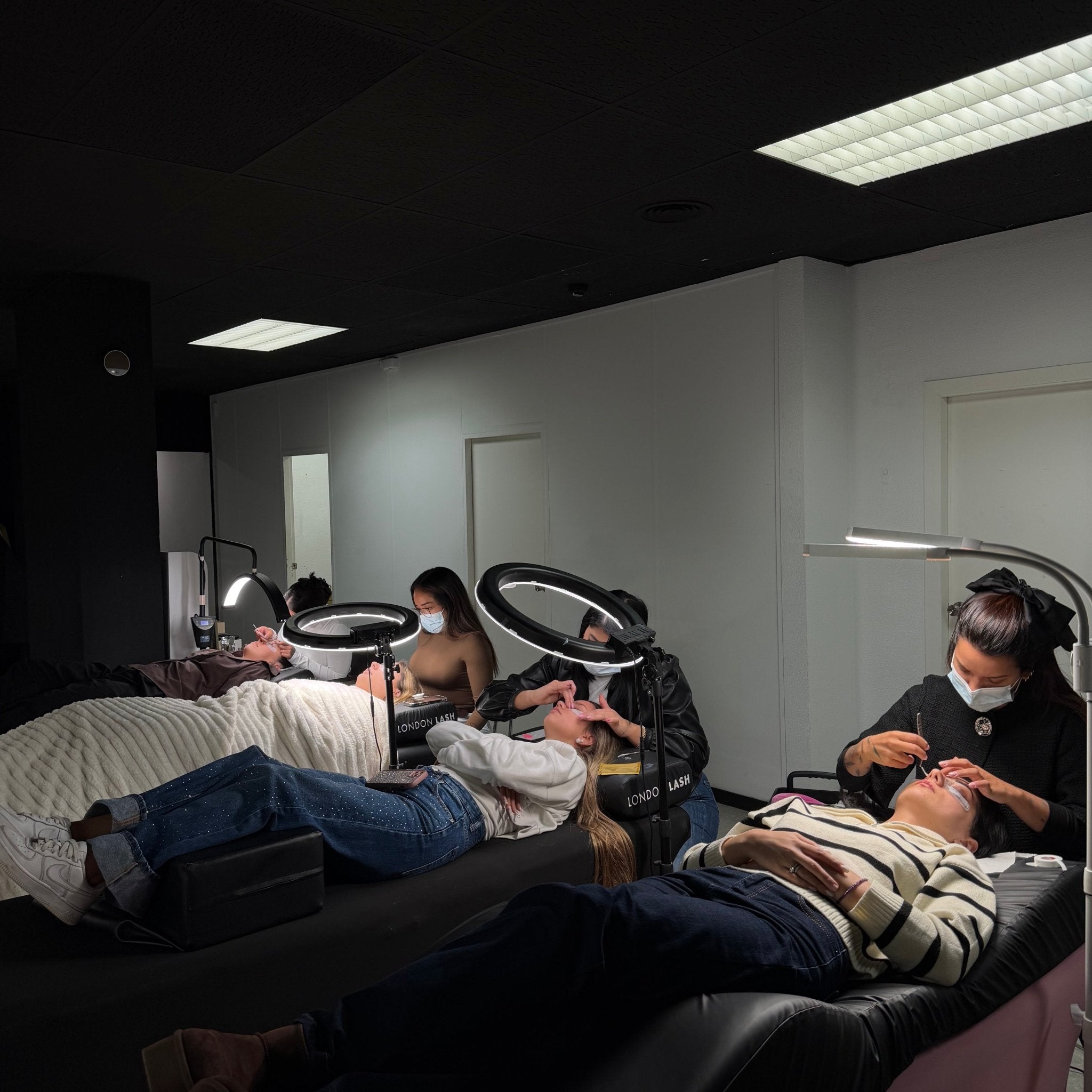 Curso Básico 2 días "Extensiones de pestañas" presencial Valencia 350€ kit incluido - Top PestañasTop Pestañas