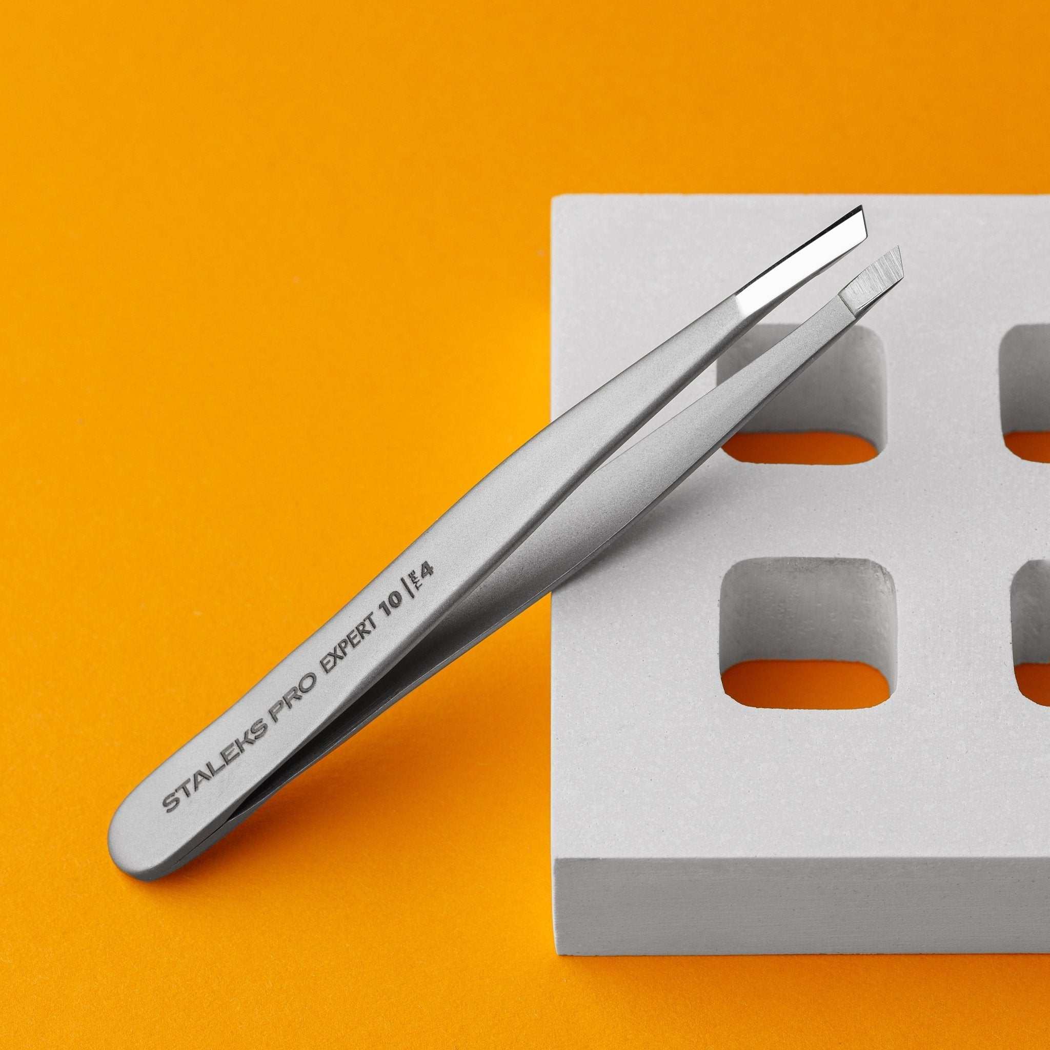 Pinza Para Cejas EXPERT 10 TYPE 4 Staleks - Top PestañasStaleks