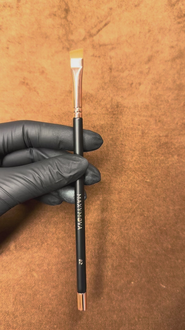 Pincel magnético profesional n.º 2: angular para la aplicación de tinte para cejas/henna.Maxymova